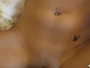 Превосходная брюнетка кайфует от жаркого вагинального траха