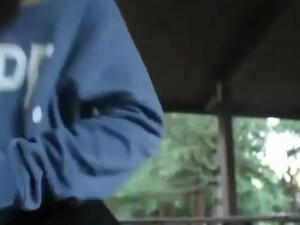 Красивая брюнетка 18 лет мастурбирует в общественных местах